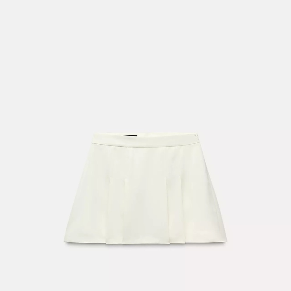 Chic White Mini Skirt for Women